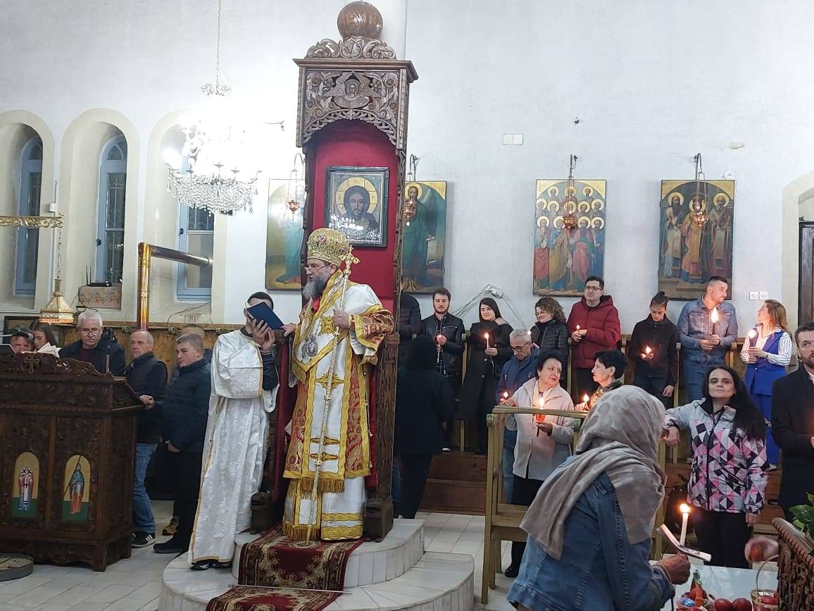 Митрополитот крушевски и демирхисарски го објави Воскресението Христово во Крушево - Слика 2